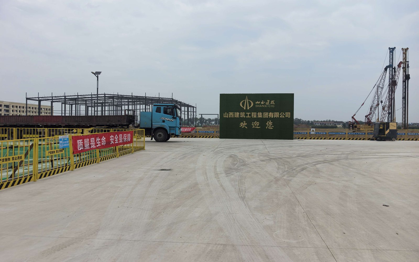 园区入口及场地